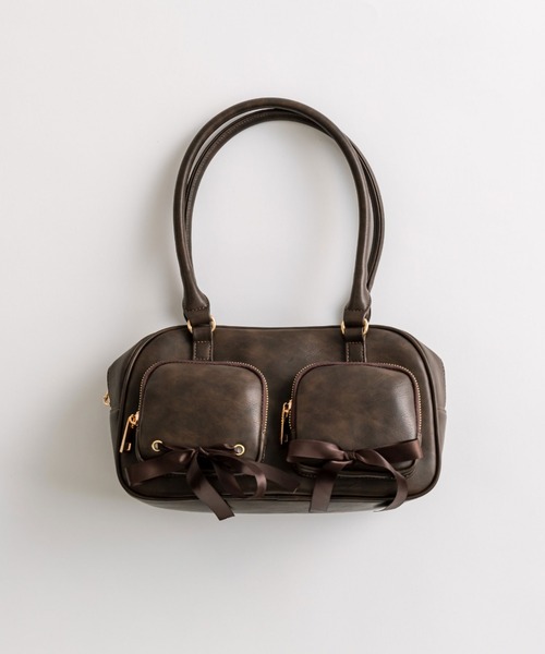 OLIVE des OLIVE（オリーブデオリーブ）の「サテンリボン付きボストンバッグ（ショルダーバッグ・レディース・ダークブラウン/ピンク/サックスブルー・FREE）」の2枚目の写真