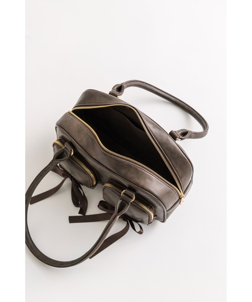 OLIVE des OLIVE（オリーブデオリーブ）の「サテンリボン付きボストンバッグ（ショルダーバッグ・レディース・ダークブラウン/ピンク/サックスブルー・FREE）」の6枚目の写真