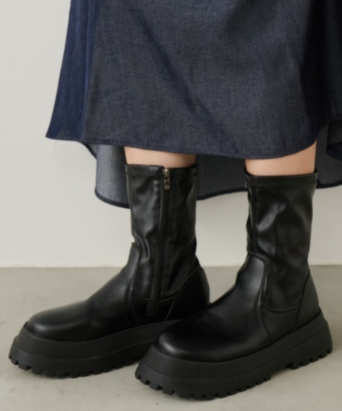 Unitage（ユニテージ）の「厚底サイドゴアブーツ（ブーツ・レディース・ブラック・LARGE/MEDIUM）」の4枚目の写真