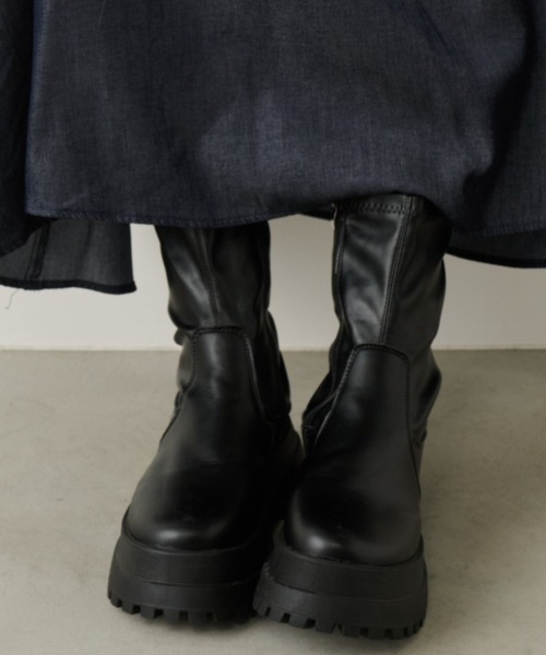 Unitage（ユニテージ）の「厚底サイドゴアブーツ（ブーツ・レディース・ブラック・LARGE/MEDIUM）」の6枚目の写真