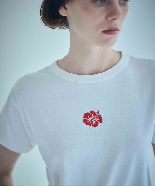 SEA(シー)の「GRAPHIC TEE (ハイビスカス刺繍)(Tシャツ/カットソー・レディース・ホワイト・ONE SIZE)」の4枚目の写真