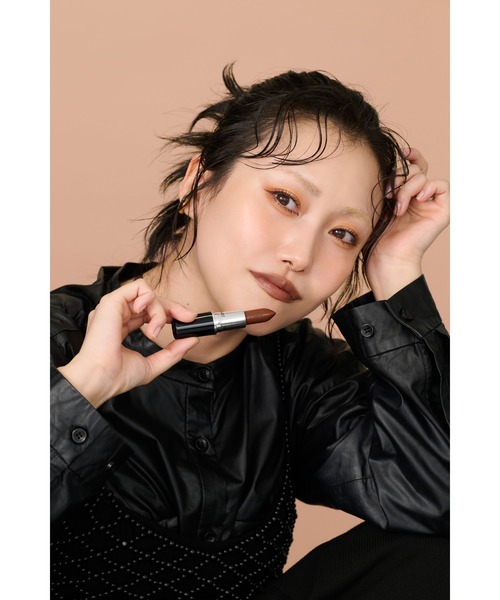 M・A・C（マック）の「【M･A･C/マック】ラスターガラス リップスティック＜M･A･C NUDE COLLECTION＞（口紅/リップティント/グロス・レディース・アローン タイム/シグネチャー ムーブ/アンセンサード・FREE）」の10枚目の写真