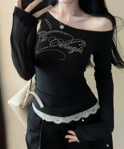 NANEA(ナネア)の「ラインストーンロゴワンショルダートップス(Tシャツ/カットソー・レディース・ブラック/ベージュ・SMALL/MEDIUM/LARGE)」の4枚目の写真