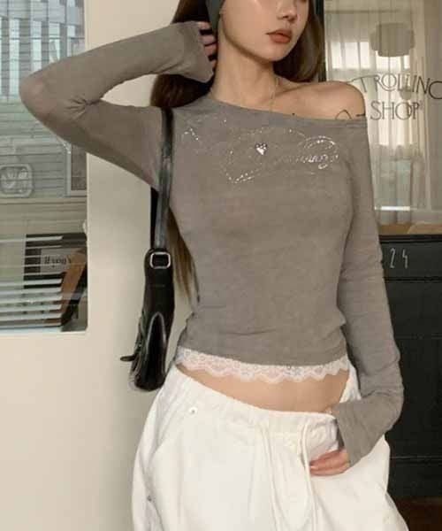 セール】ラインストーンロゴワンショルダートップス（Tシャツ