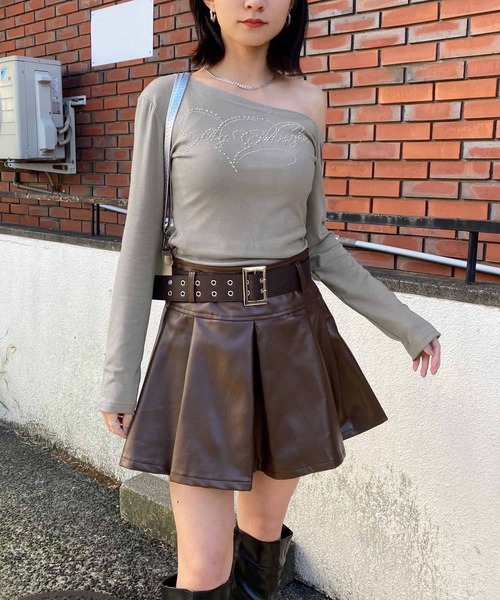 NANEA(ナネア)の「ラインストーンロゴワンショルダートップス(Tシャツ/カットソー・レディース・ブラック/ベージュ・SMALL/MEDIUM/LARGE)」の18枚目の写真