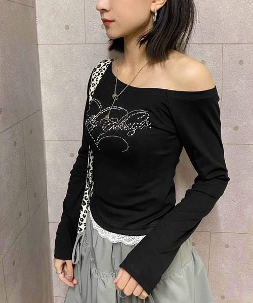 NANEA(ナネア)の「ラインストーンロゴワンショルダートップス(Tシャツ/カットソー・レディース・ブラック/ベージュ・SMALL/MEDIUM/LARGE)」の9枚目の写真