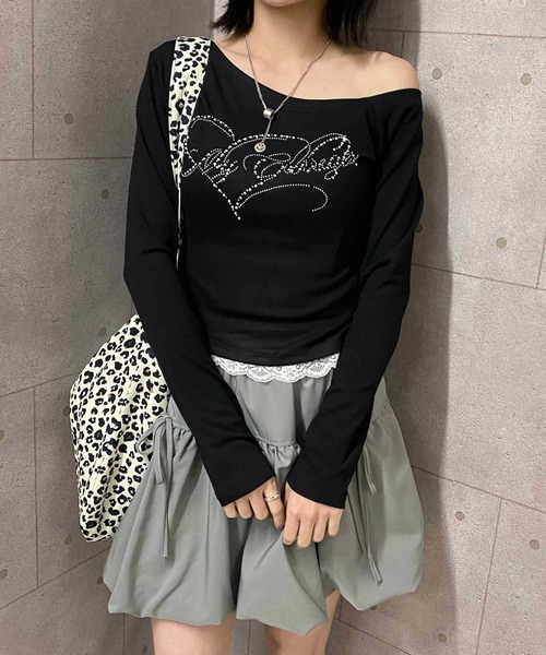 NANEA(ナネア)の「ラインストーンロゴワンショルダートップス(Tシャツ/カットソー・レディース・ブラック/ベージュ・SMALL/MEDIUM/LARGE)」の13枚目の写真