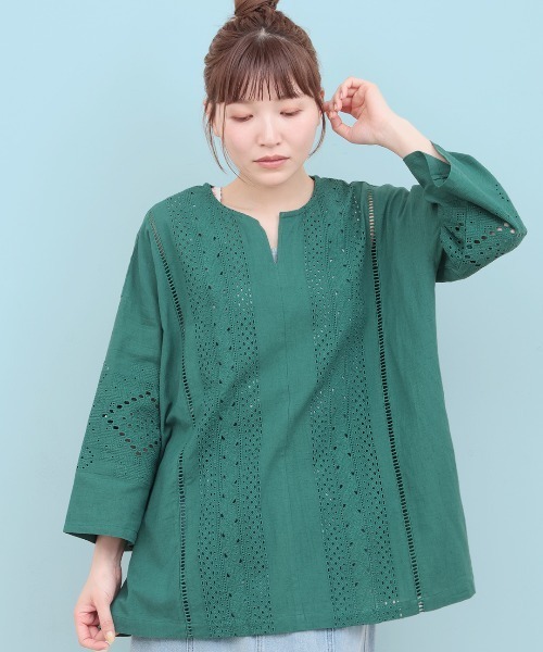 チチカカ（チチカカ）の「Rico カットワーク刺繍プルオーバー（シャツ/ブラウス・レディース・ナチュラル/ボルドー/グリーン・FREE）」の2枚目の写真