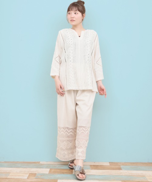 チチカカ（チチカカ）の「Rico カットワーク刺繍プルオーバー（シャツ/ブラウス・レディース・ナチュラル/ボルドー/グリーン・FREE）」の4枚目の写真