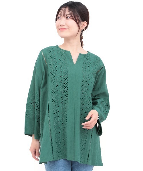 チチカカ（チチカカ）の「Rico カットワーク刺繍プルオーバー（シャツ/ブラウス・レディース・ナチュラル/ボルドー/グリーン・FREE）」の11枚目の写真