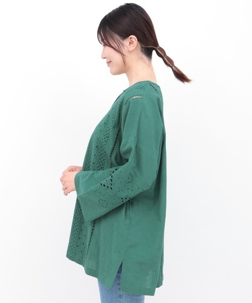 チチカカ（チチカカ）の「Rico カットワーク刺繍プルオーバー（シャツ/ブラウス・レディース・ナチュラル/ボルドー/グリーン・FREE）」の13枚目の写真