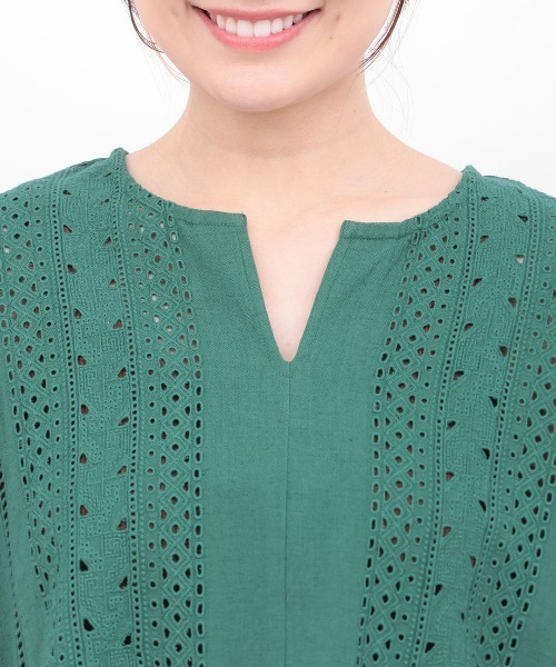 チチカカ（チチカカ）の「Rico カットワーク刺繍プルオーバー（シャツ/ブラウス・レディース・ナチュラル/ボルドー/グリーン・FREE）」の15枚目の写真