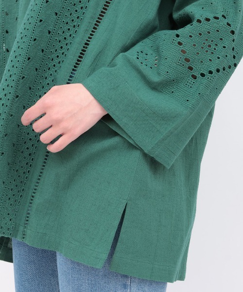 チチカカ（チチカカ）の「Rico カットワーク刺繍プルオーバー（シャツ/ブラウス・レディース・ナチュラル/ボルドー/グリーン・FREE）」の16枚目の写真