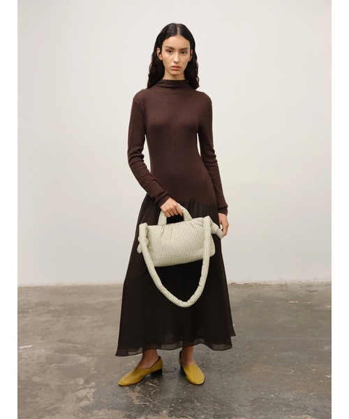 OLEND（オレンド）の「OLEND MINIONA SOFT BAG（ハンドバッグ・レディース・ブルー/スモークグレー/ライトイエロー/オレンジ系その他/ブラック/ライトグリーン/ベージュ/ライトパープル/ピンク系その他/ライトピンク/ローズ/イエロー系その他/グリーン系その他7/レッド系その他/ピンク・FREE）」の21枚目の写真