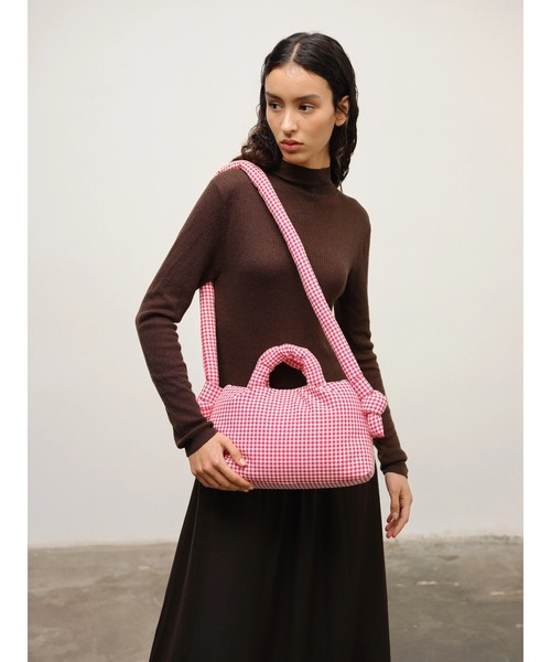 OLEND（オレンド）の「OLEND MINIONA SOFT BAG（ハンドバッグ・レディース・ブルー/スモークグレー/ライトイエロー/オレンジ系その他/ブラック/ライトグリーン/ベージュ/ライトパープル/ピンク系その他/ライトピンク/ローズ/イエロー系その他/グリーン系その他7/レッド系その他/ピンク・FREE）」の19枚目の写真