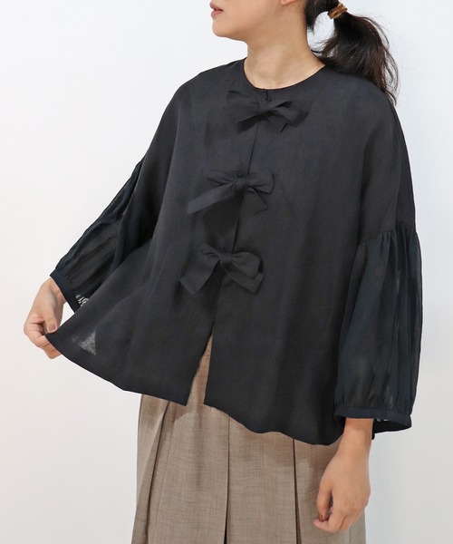 haupia(ハウピア)の「結んで開く。【ブラウス】(シャツ/ブラウス・レディース・オフホワイト/ブラック/ベージュ/スモークピンク・MEDIUM)」の2枚目の写真