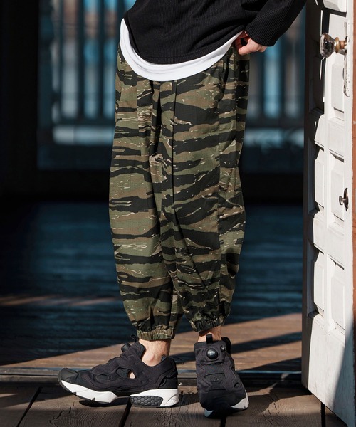 CAMBIO(カンビオ)の「mp13247-Camouflage Ripstop Balloon Jogger Pants ミリタリーバルーンパンツ(その他パンツ・メンズ・タイガーカモ/グレー系カモフラージュ/ウッドランド・S/M/L)」の2枚目の写真