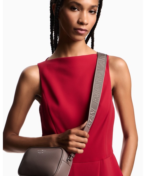 EMPORIO ARMANI(エンポリオアルマーニ)の「【エンポリオ アルマーニ】カメラケース ディアプリント ショルダーストラップ(ショルダーバッグ・レディース・ベビーピンク/ベージュ・FREE)」の2枚目の写真