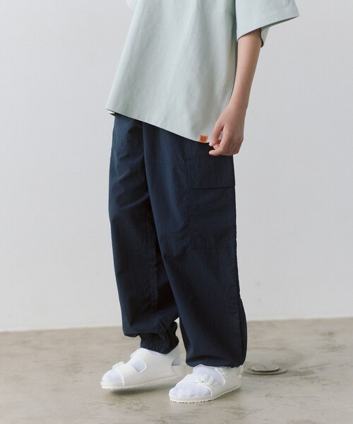 green label relaxing（グリーンレーベルリラクシング）の「シャカシャカ カーゴパンツ / キッズ  100cm-160cm - 撥水・UVカット -（その他パンツ・キッズ・ライトピンク/ライトグレー/ケリーグリーン/ネイビー・160cm/110cm/120cm/130cm/100cm/140cm/150cm）」の3枚目の写真