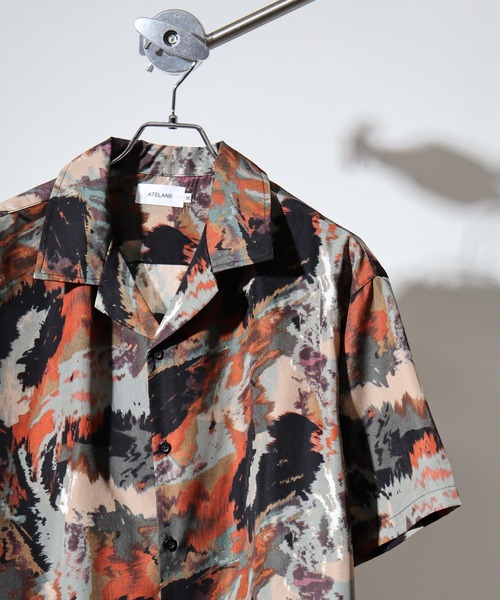 ATELANE（アテレーン）の「ATELANE ルーズシルエット総柄開襟アロハシャツ（シャツ/ブラウス・レディース・ブラック/グレー/ブルー/ワイン/グリーン/ブラック系1/ベージュ/ブラック系/ネイビー/アイボリー/ネイビー系/ベージュ系/ブラウン/アイボリー系・M/L/XL）」の6枚目の写真