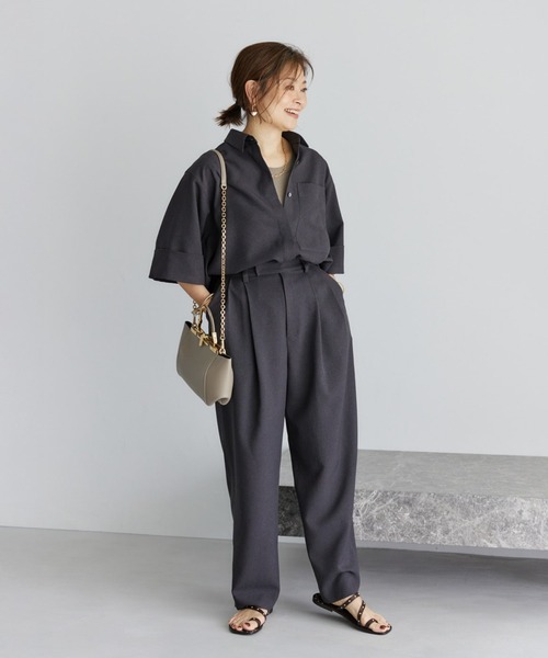 INED（イネド）の「【三尋木奈保コラボ】辛口モードなワイドスリーブシャツ「セットアップ対応」（シャツ/ブラウス・レディース・チャコールグレー/ベージュ・7号/9号）」の9枚目の写真