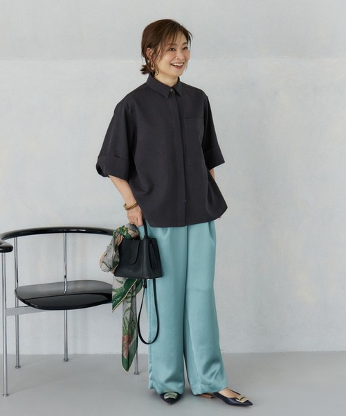 INED（イネド）の「【三尋木奈保コラボ】辛口モードなワイドスリーブシャツ「セットアップ対応」（シャツ/ブラウス・レディース・チャコールグレー/ベージュ・7号/9号）」の11枚目の写真