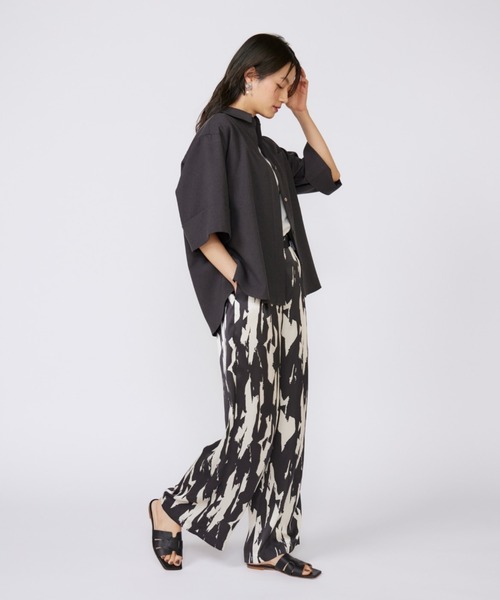 INED（イネド）の「【三尋木奈保コラボ】辛口モードなワイドスリーブシャツ「セットアップ対応」（シャツ/ブラウス・レディース・チャコールグレー/ベージュ・7号/9号）」の13枚目の写真