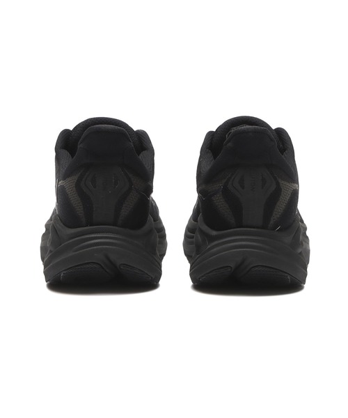 HOKA（ホカ）の「CLIFTON 10　1162030-BBLC（スニーカー・メンズ・ブラック・25.5cm/26.0cm/26.5cm/27.0cm/27.5cm/28.0cm/28.5cm/29.0cm/30.0cm/25.0cm/31cm）」の5枚目の写真