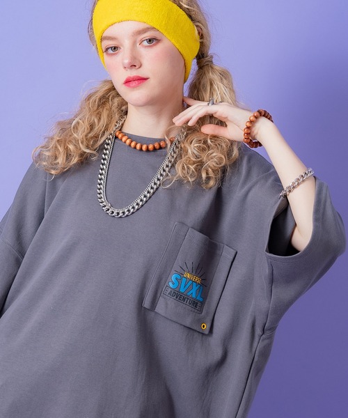 a.p.o.v.(エーピーオービー)の「a.p.o.v. バックグラフィックビッグプリントシガレットポケットTシャツ(Tシャツ/カットソー・メンズ・ホワイト/ブラック/グレー・ONESIZE)」の3枚目の写真