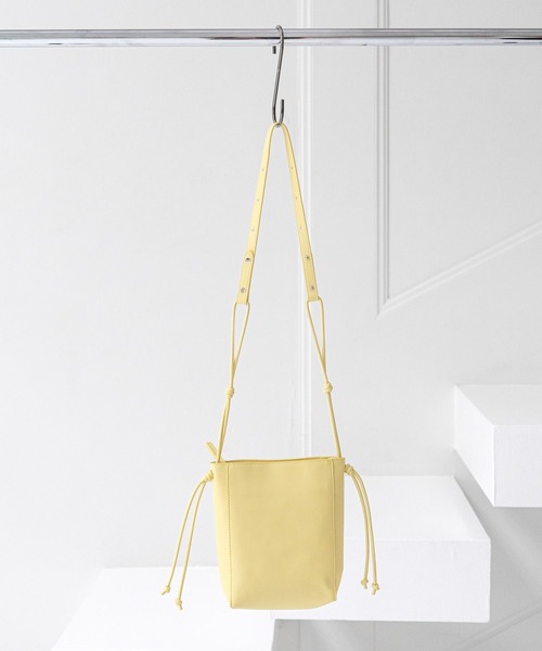 GLOBAL WORK(グローバルワーク)の「スペ軽3ROOMショルダー/325957(ショルダーバッグ・レディース・ベージュ系その他2/シルバー/イエロー/アイボリー/ブラック/レッド・ONE SIZE)」の1枚目の写真