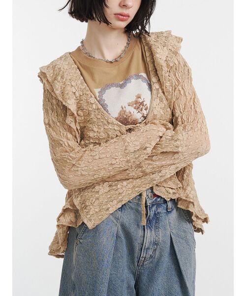 jouetie(ジュエティ)の「フラワーフォトフィットTシャツ(Tシャツ/カットソー・レディース・オフホワイト/ブラック/ベージュ・MEDIUM)」の5枚目の写真