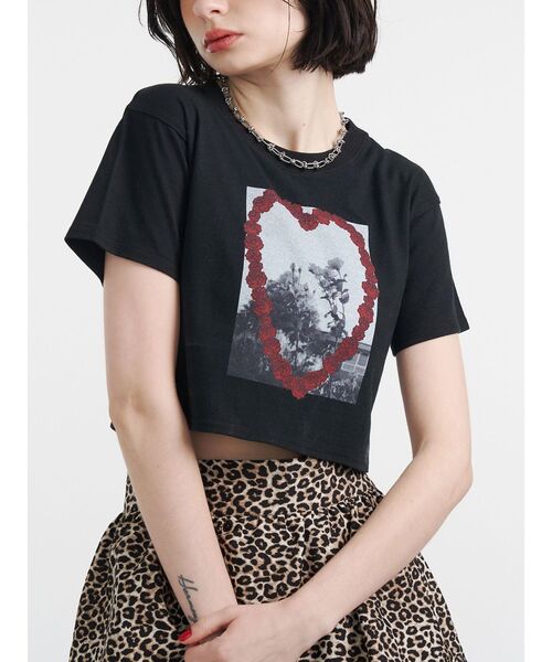 jouetie(ジュエティ)の「フラワーフォトフィットTシャツ(Tシャツ/カットソー・レディース・オフホワイト/ブラック/ベージュ・MEDIUM)」の9枚目の写真