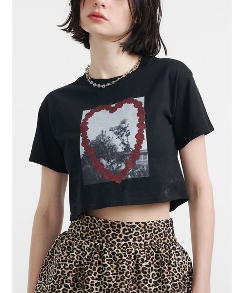 jouetie(ジュエティ)の「フラワーフォトフィットTシャツ(Tシャツ/カットソー・レディース・オフホワイト/ブラック/ベージュ・MEDIUM)」の10枚目の写真