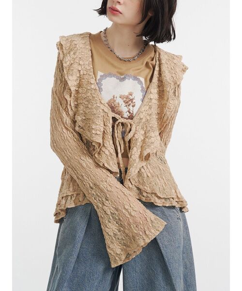 jouetie(ジュエティ)の「フラワーフォトフィットTシャツ(Tシャツ/カットソー・レディース・オフホワイト/ブラック/ベージュ・MEDIUM)」の6枚目の写真
