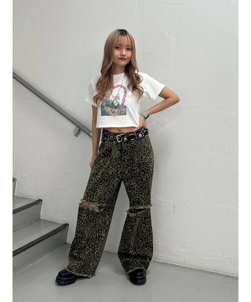jouetie(ジュエティ)の「フラワーフォトフィットTシャツ(Tシャツ/カットソー・レディース・オフホワイト/ブラック/ベージュ・MEDIUM)」の17枚目の写真