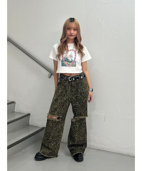 jouetie(ジュエティ)の「フラワーフォトフィットTシャツ(Tシャツ/カットソー・レディース・オフホワイト/ブラック/ベージュ・MEDIUM)」の18枚目の写真