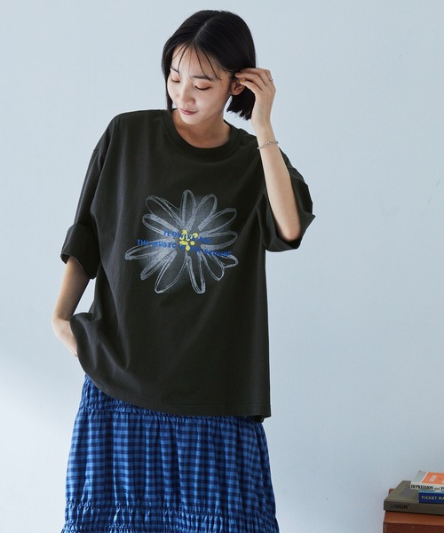 MONO-MART（モノマート）の「グラフィックプリント アソート 半袖Tシャツ（Tシャツ/カットソー・レディース・スミクロ/ホワイト系/ホワイト系1/ブラック系/ライトピンク/オフホワイト・M/L）」の11枚目の写真