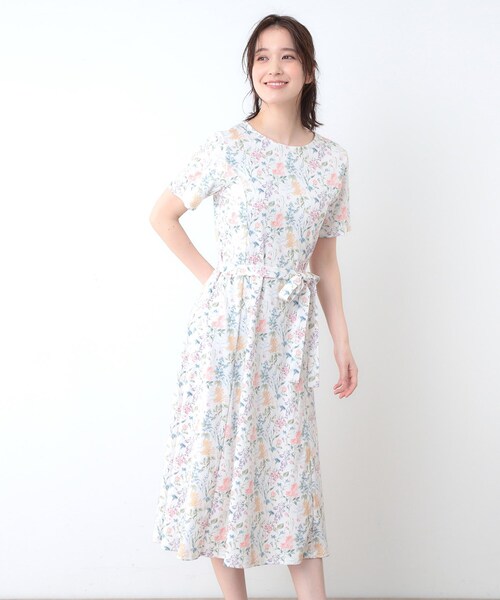 LAURA ASHLEY(ローラアシュレイ)の「【ギフトにおすすめ!コットン100%/日本製/ウエストリボン付き】エルストン ガーデン柄ワンピース(ワンピース・レディース・ホワイト系3/ネイビー系・40/38)」の3枚目の写真