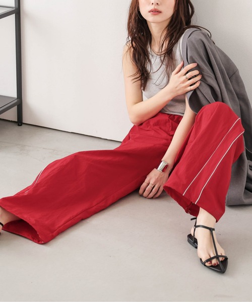 AMELY(エミリー)の「サイドライン ワイドパンツ(その他パンツ・レディース・レッド/ホワイト/ネイビー/ブラック・フリー)」の4枚目の写真