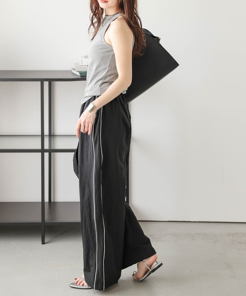 AMELY(エミリー)の「サイドライン ワイドパンツ(その他パンツ・レディース・レッド/ホワイト/ネイビー/ブラック・フリー)」の9枚目の写真