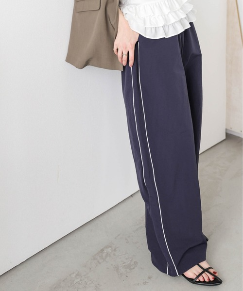 AMELY(エミリー)の「サイドライン ワイドパンツ(その他パンツ・レディース・レッド/ホワイト/ネイビー/ブラック・フリー)」の11枚目の写真