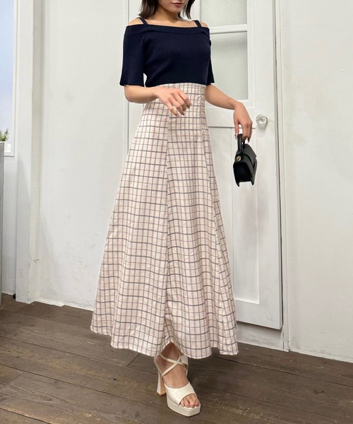 ROYAL PARTY(ロイヤルパーティー)の「オフショルニットドッキングシアーチェックフレアワンピース(ワンピース・レディース・ブラック/ネイビー/オフホワイト・FREE)」の3枚目の写真
