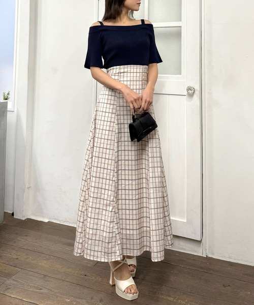 ROYAL PARTY(ロイヤルパーティー)の「オフショルニットドッキングシアーチェックフレアワンピース(ワンピース・レディース・ブラック/ネイビー/オフホワイト・FREE)」の6枚目の写真
