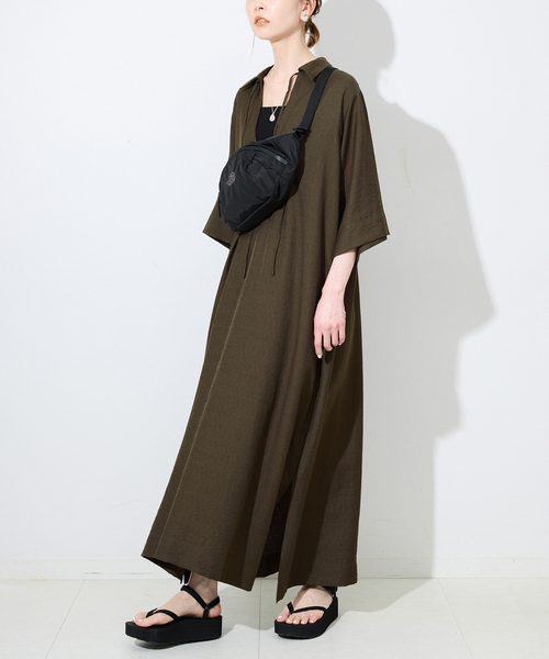 SLOBE IENA(スローブイエナ)の「リネン混リラックススキッパーワンピース(ワンピース・レディース・カーキ/ブルー系その他・36/38)」の2枚目の写真