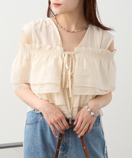 w closet（ダブルクローゼット）の「【６色展開】マルチWAYフリルブラウス（シャツ/ブラウス・レディース・ブルー/アイボリー/ブラック/ピンク/ブラウン/イエロー・FREE）」の2枚目の写真