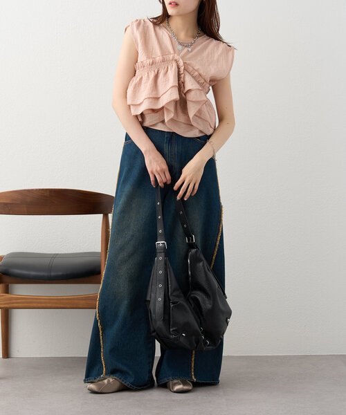 w closet（ダブルクローゼット）の「【６色展開】マルチWAYフリルブラウス（シャツ/ブラウス・レディース・ブルー/アイボリー/ブラック/ピンク/ブラウン/イエロー・FREE）」の13枚目の写真