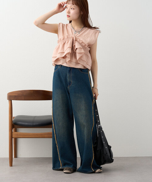 w closet（ダブルクローゼット）の「【６色展開】マルチWAYフリルブラウス（シャツ/ブラウス・レディース・ブルー/アイボリー/ブラック/ピンク/ブラウン/イエロー・FREE）」の12枚目の写真