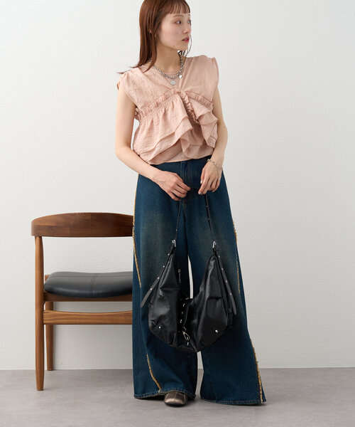 w closet（ダブルクローゼット）の「【６色展開】マルチWAYフリルブラウス（シャツ/ブラウス・レディース・ブルー/アイボリー/ブラック/ピンク/ブラウン/イエロー・FREE）」の8枚目の写真