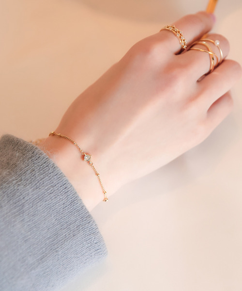 Phoebe(フィービィー)の「エレガントジュエルビジューブレスレット ゴールド(ブレスレット・レディース・イエローゴールド・FREE)」の4枚目の写真