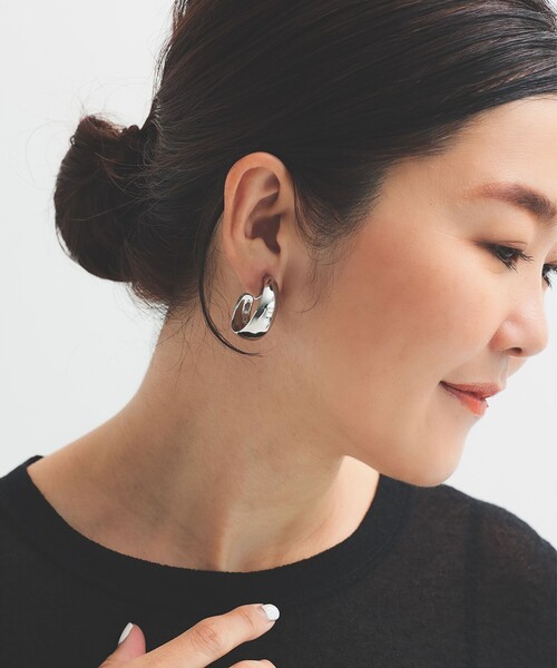 Demi-Luxe BEAMS(デミルクス ビームス)の「クレセント ムーン イヤリング .M(イヤリング・レディース・シルバー/ゴールド・ONE SIZE)」の2枚目の写真